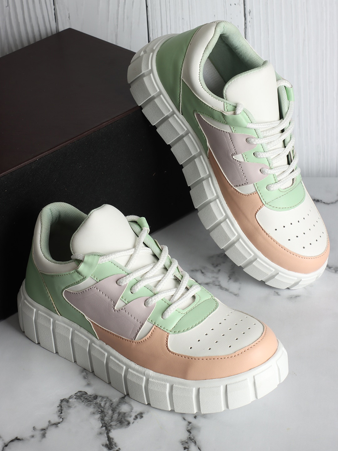

Roadster Peach-Coloured & White Color-Blocked Lightweight Running Sneakers Casual Shoes