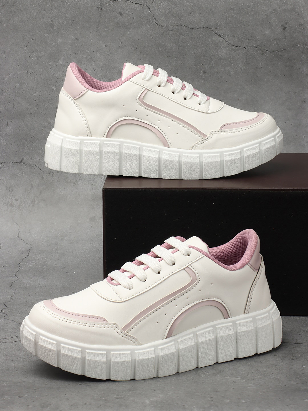 

Roadster Textured Lightweight Running Sneakers Casual Shoes, White