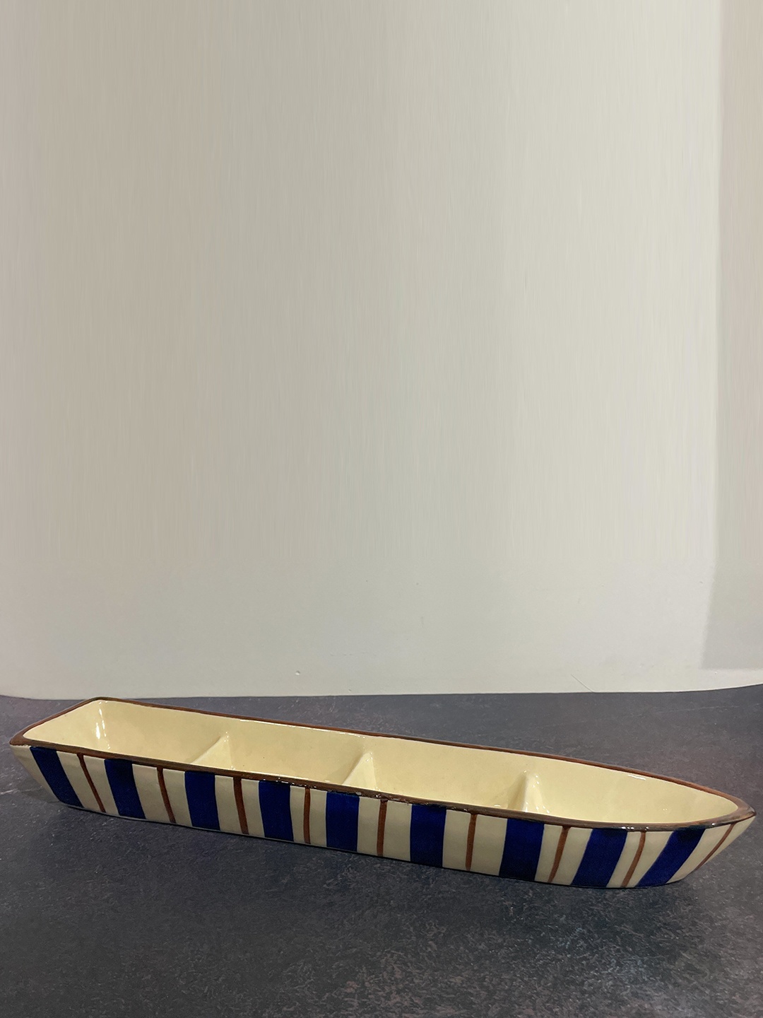 

CasaTrunk Cream-Coloured & Blue Printed Boat Food Platter