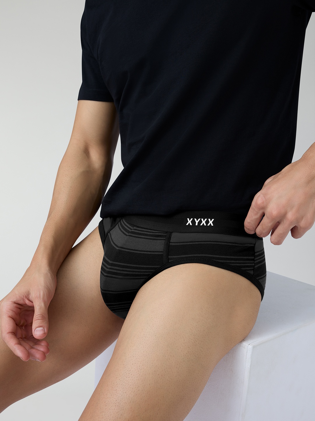 

XYXX Men Striped Cotton Streax Basic Briefs XYBRF141, Black