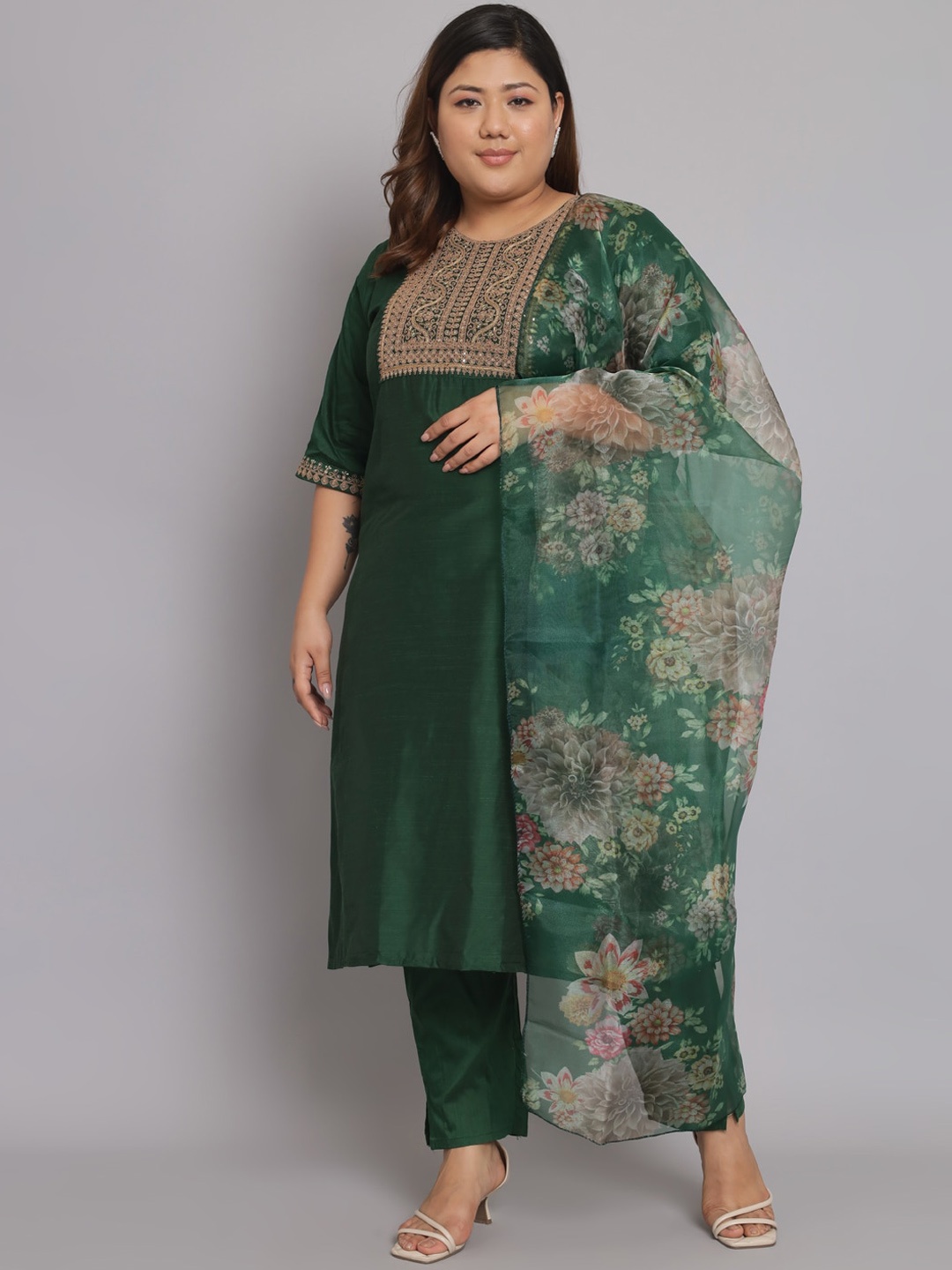 

KALINI Women Floral Embroidered Kurta With Trousers & Dupatta, Green