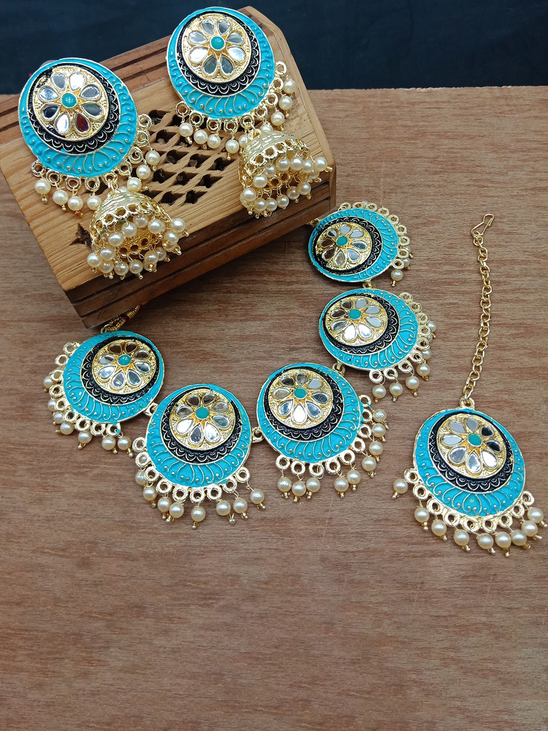 

AASHISH IMITATION Gold-Plated Kundan-Studded Coin Jewellery Set With Maangtikka