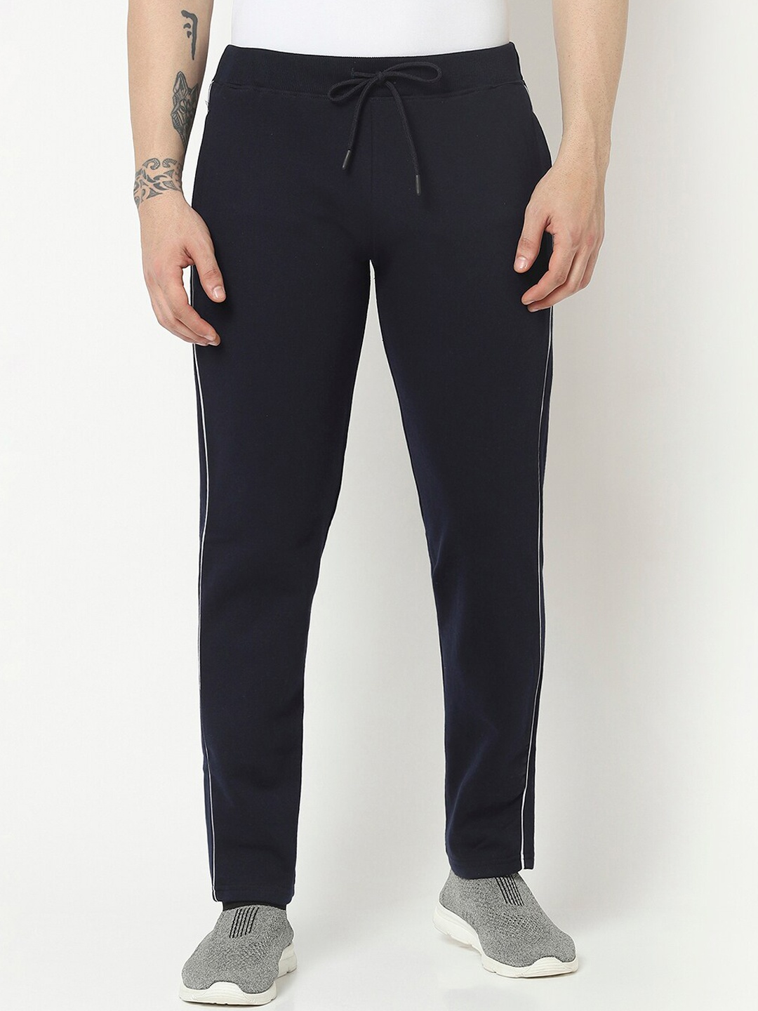 

HiFlyers Men Mid-Rise Slim Fit Track Pants, Navy blue
