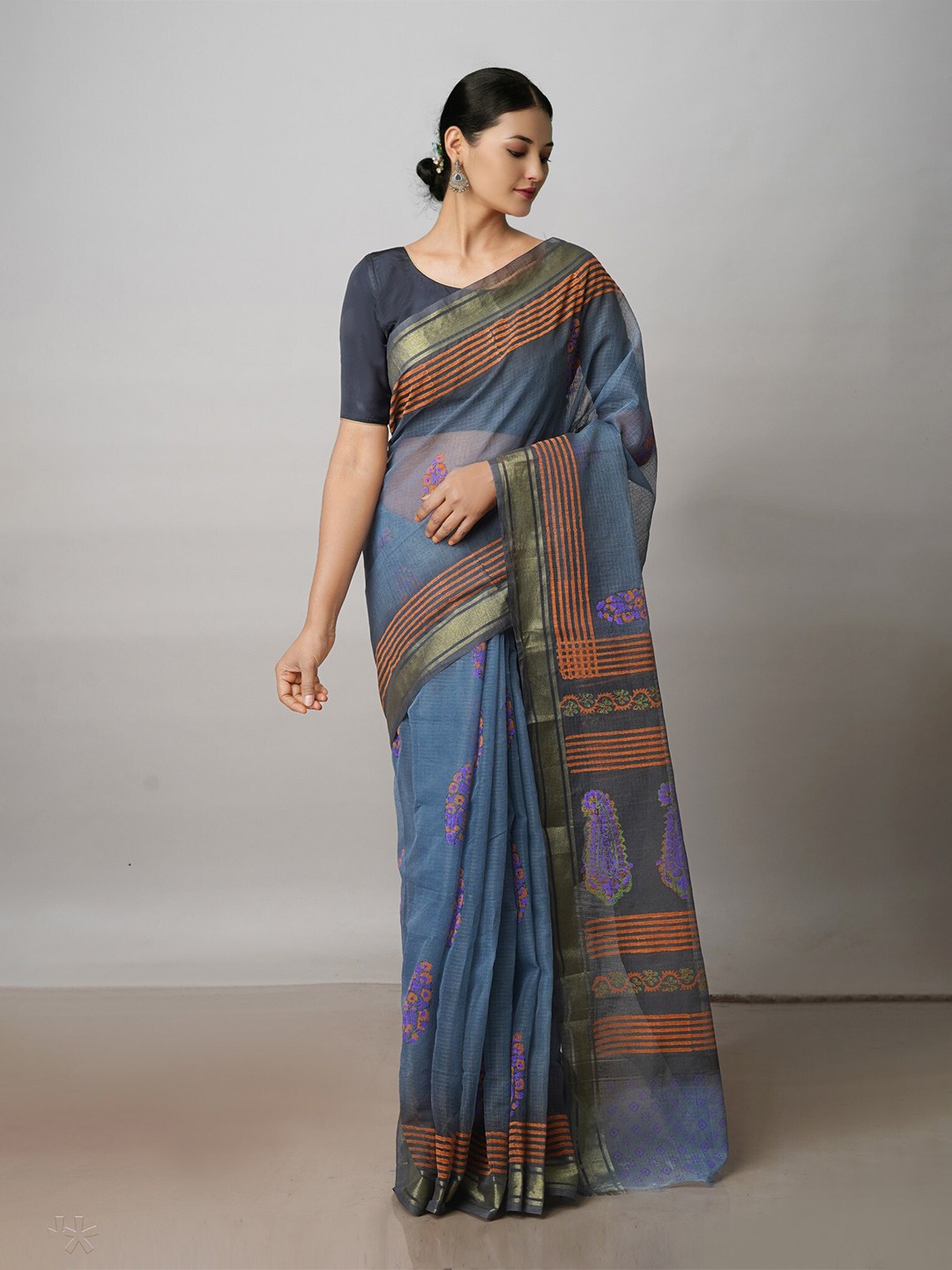 

Unnati Silks Ethnic Motifs Printed Zari Pure Cotton Kota Saree, Grey