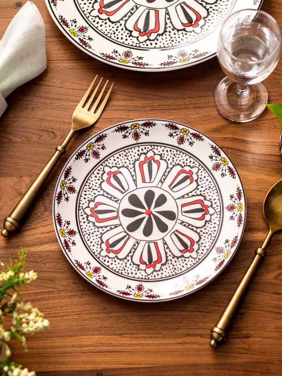 

THEDECORKART Sahara White & Red Printed Ceramic Glossy Quarter Plate