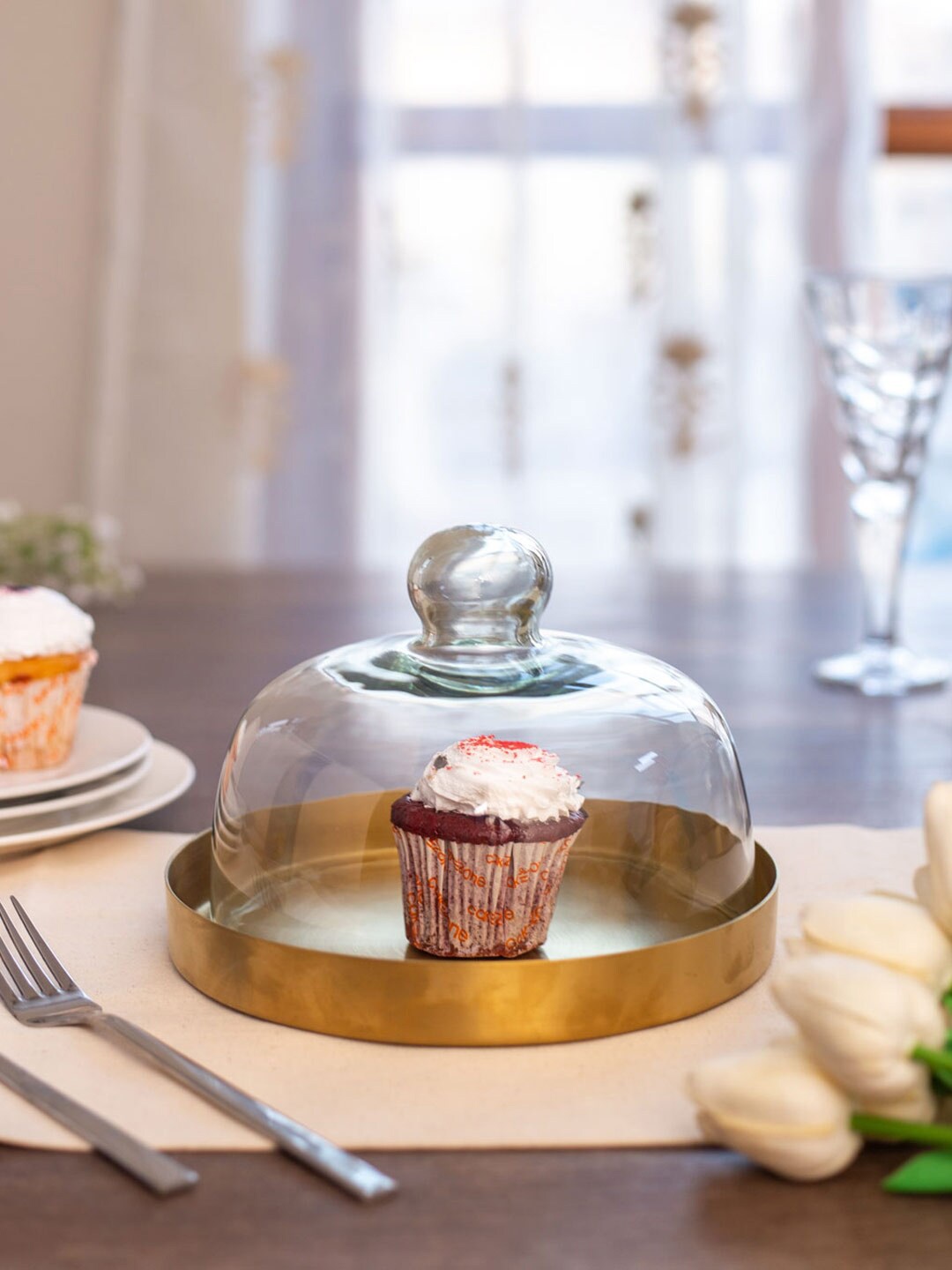 

THEDECORKART Gold Toned Cake Plate with Glass Dome