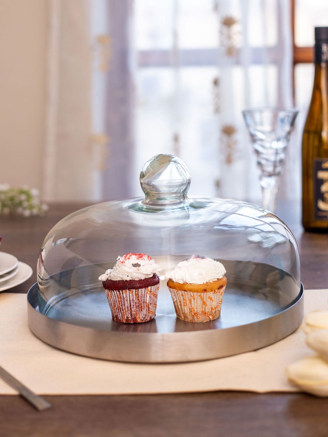 

THEDECORKART Stainless Steel Cake Plate with Glass Dome-III, Silver