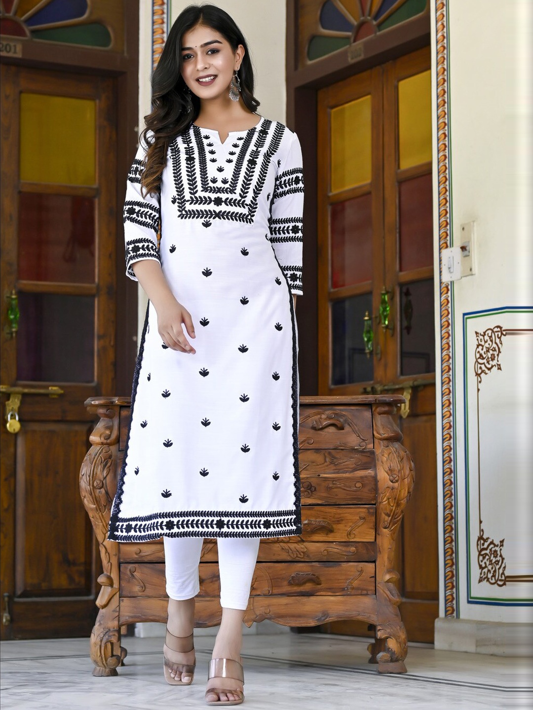 

GoSriKi Floral Embroidered Straight Kurta, White