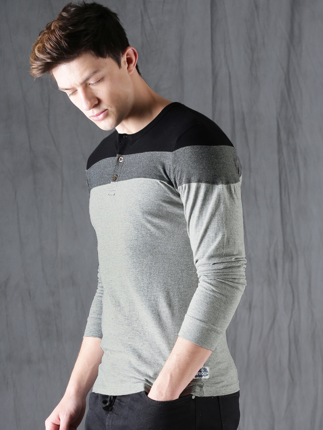 

WROGN Men Grey Solid Henley T-shirt