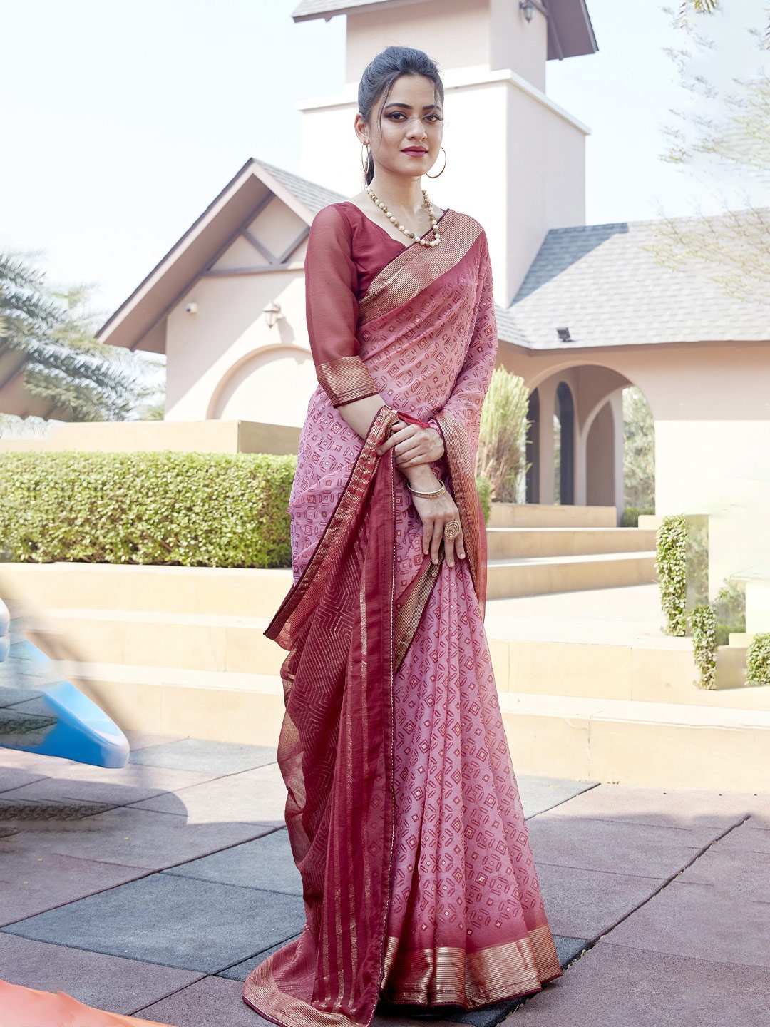 

Triveni Pink & Gold-Toned Zari Pure Georgette Saree