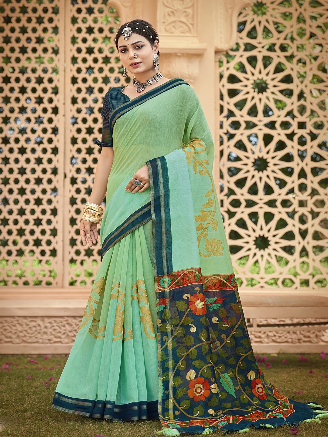 

Triveni Floral Woven Design Pure Cotton Saree, Green