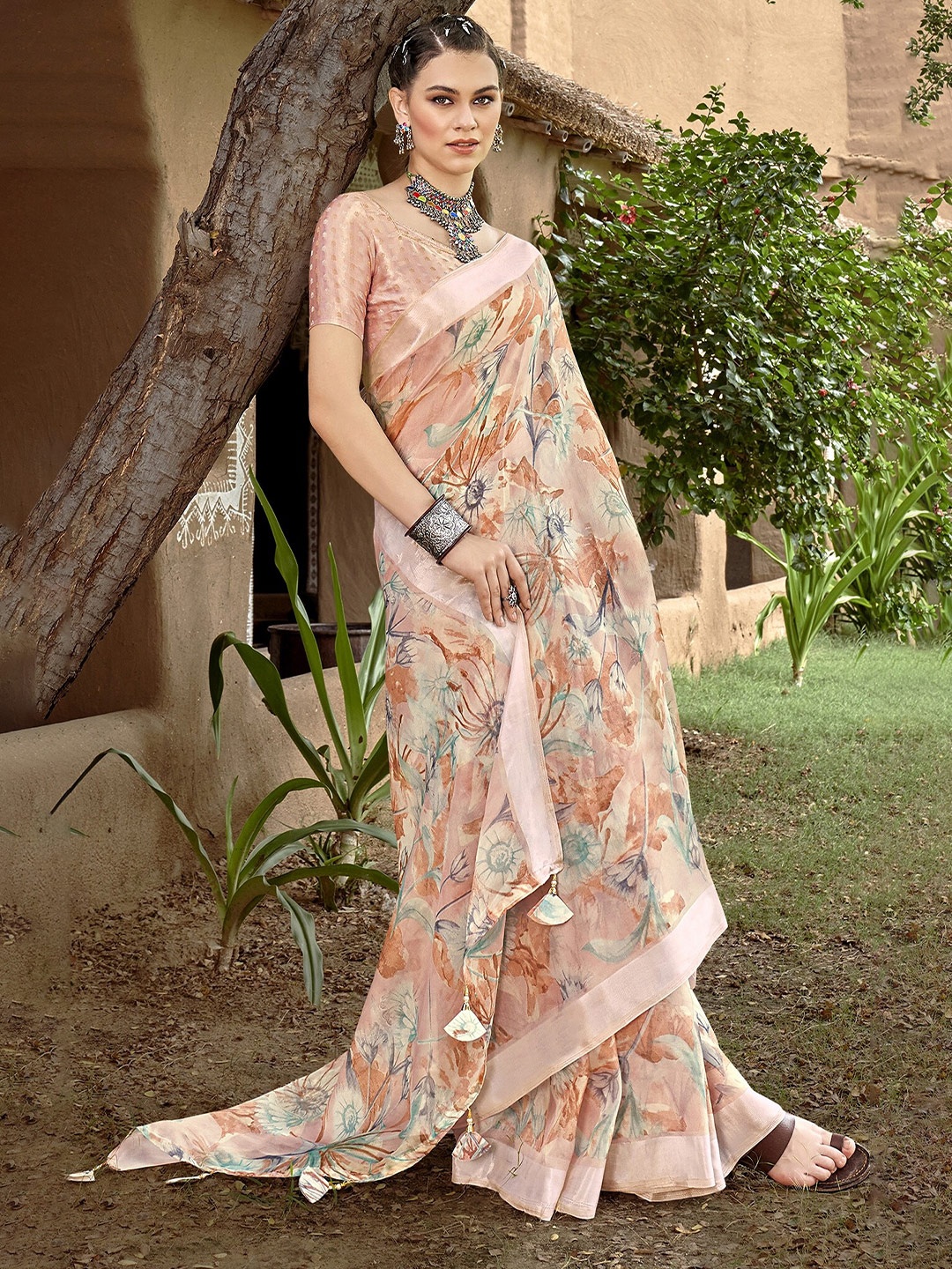 

Triveni Floral Printed Zari Organza Saree, Peach