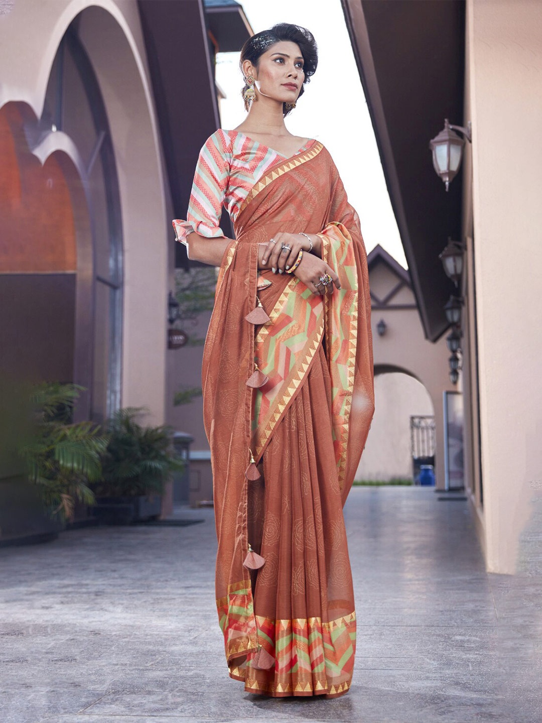 

Triveni Floral Printed Brasso Saree, Orange
