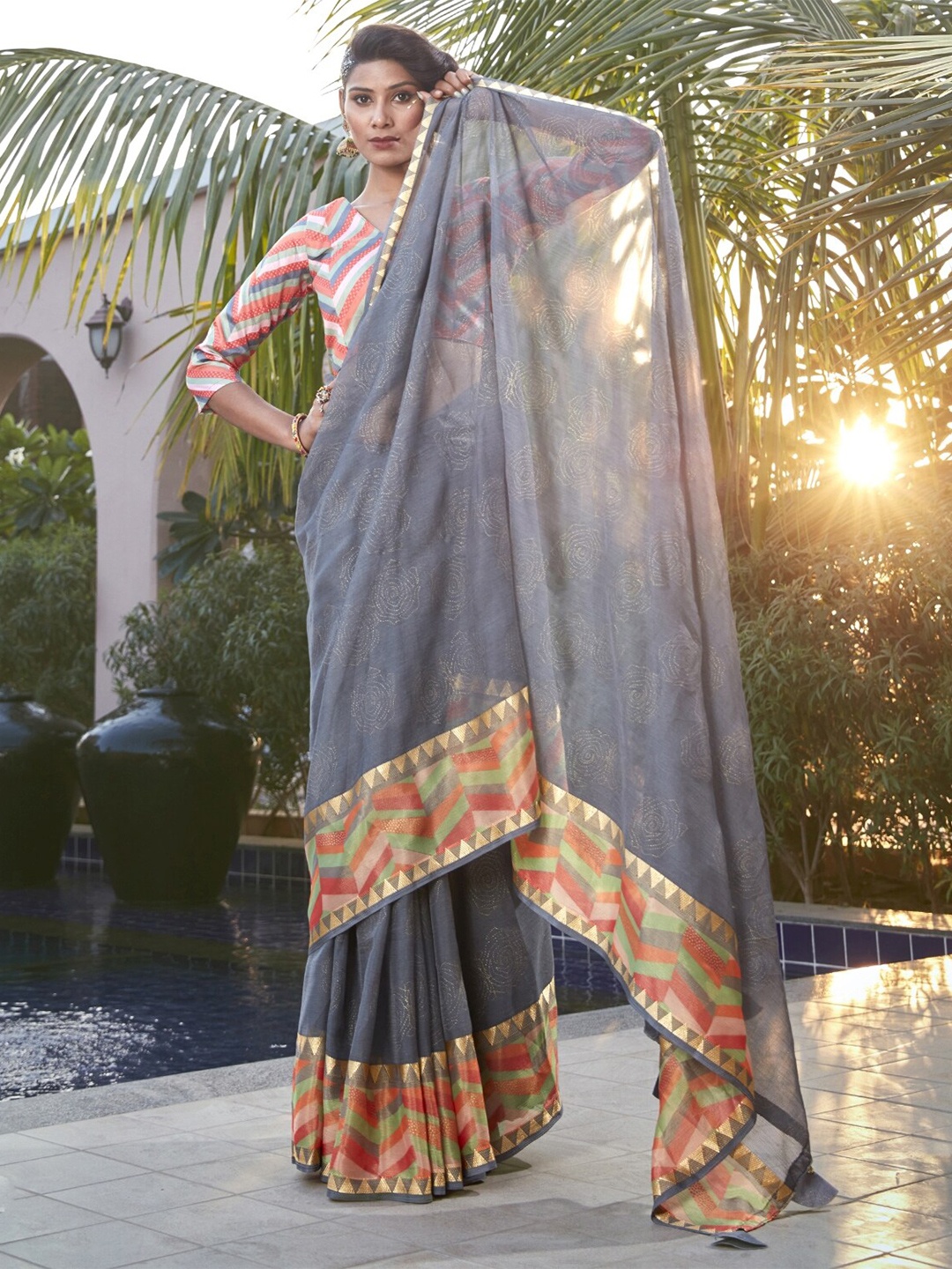 

Triveni Floral Printed Brasso Saree, Grey