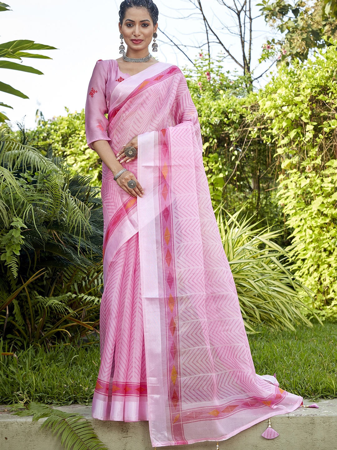 

Triveni Chevron Printed Organza Saree, Pink