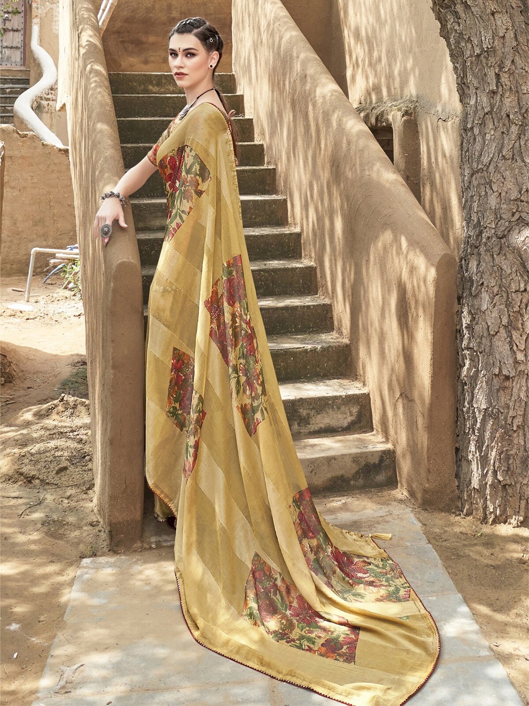 

Triveni Floral Printed Brasso Saree, Gold