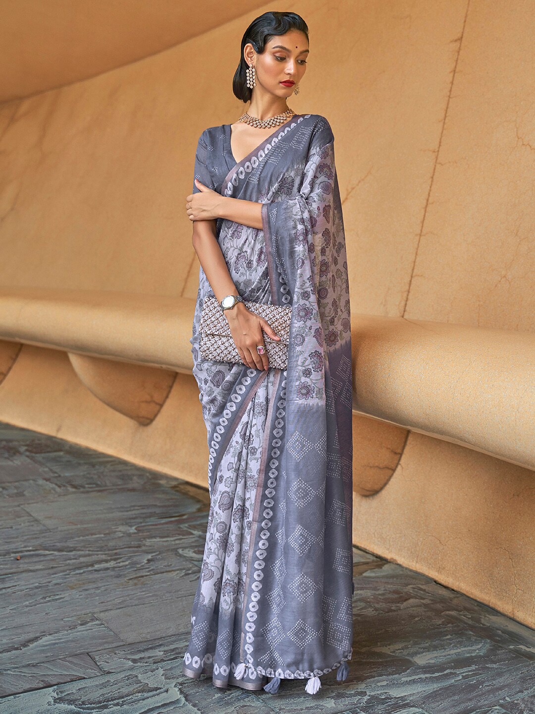 

Anouk Grey & Purple Floral Printed Bagh Saree