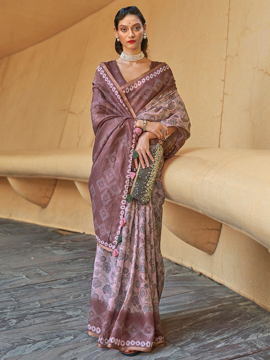 

Anouk Beige & Gold-Toned Floral Printed Zari Bagh Saree
