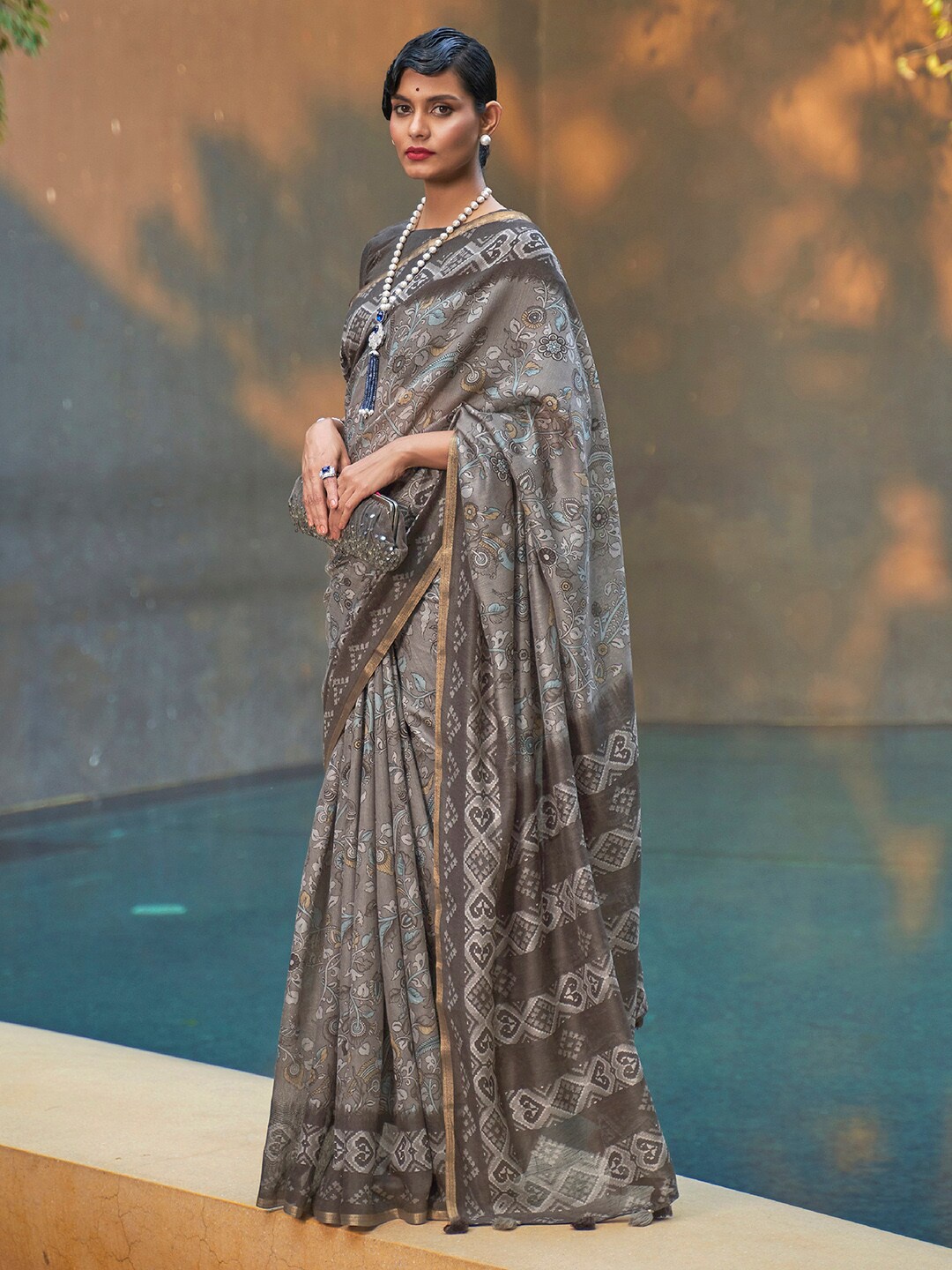

Anouk Grey Floral Printed Zari Bagh Saree