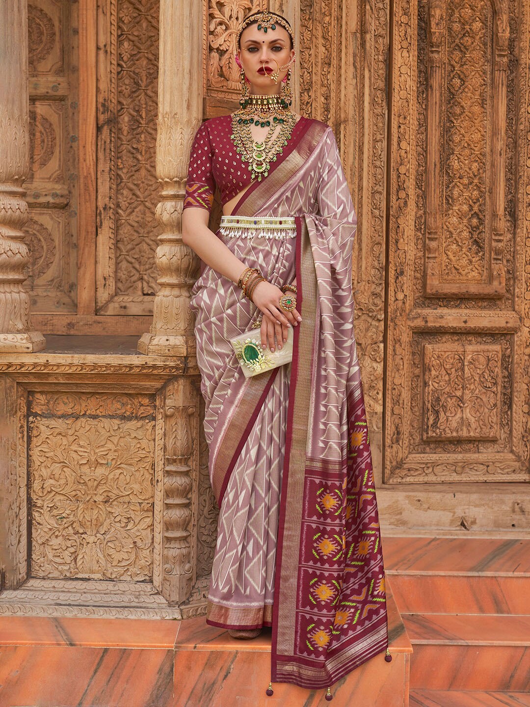 

Anouk Mauve & Cream-Coloured Geometric Zari Silk Blend Banarasi Saree