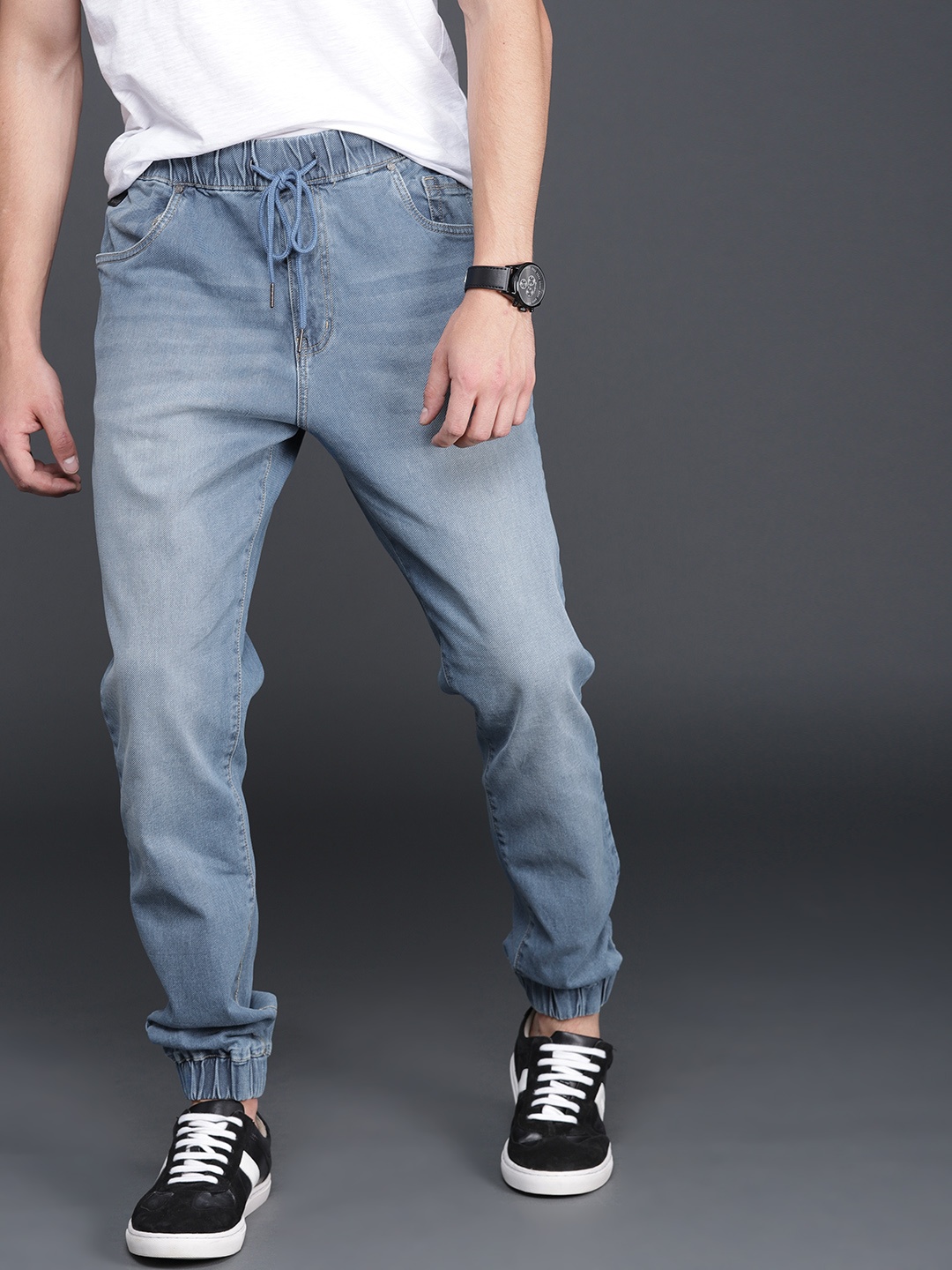 

WROGN Men Blue Jogger Fit Mid-Rise Clean Look Stretchable Jeans