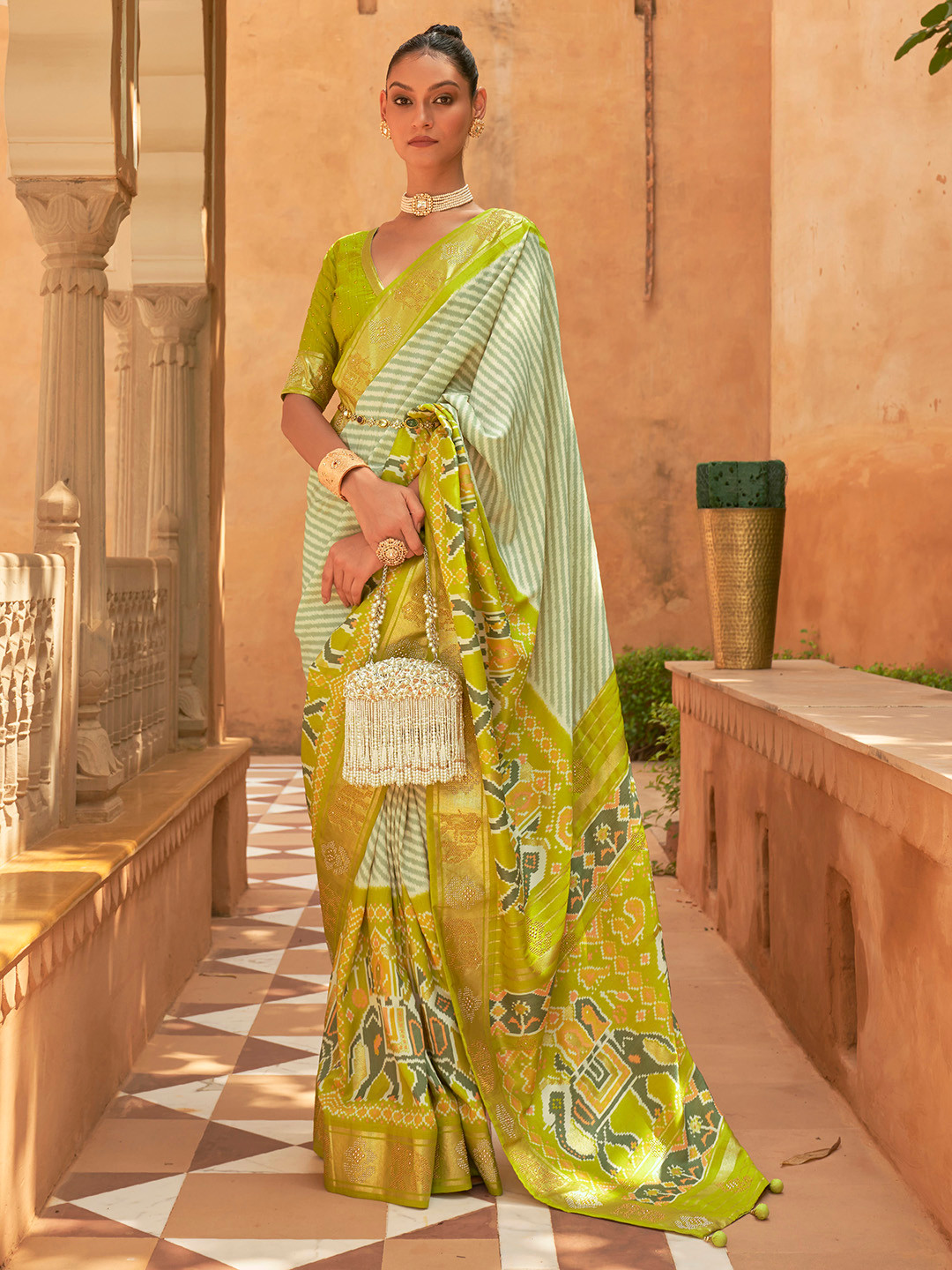 

elora Leheriya Woven Design Zari Pure Silk Patola Saree, Green