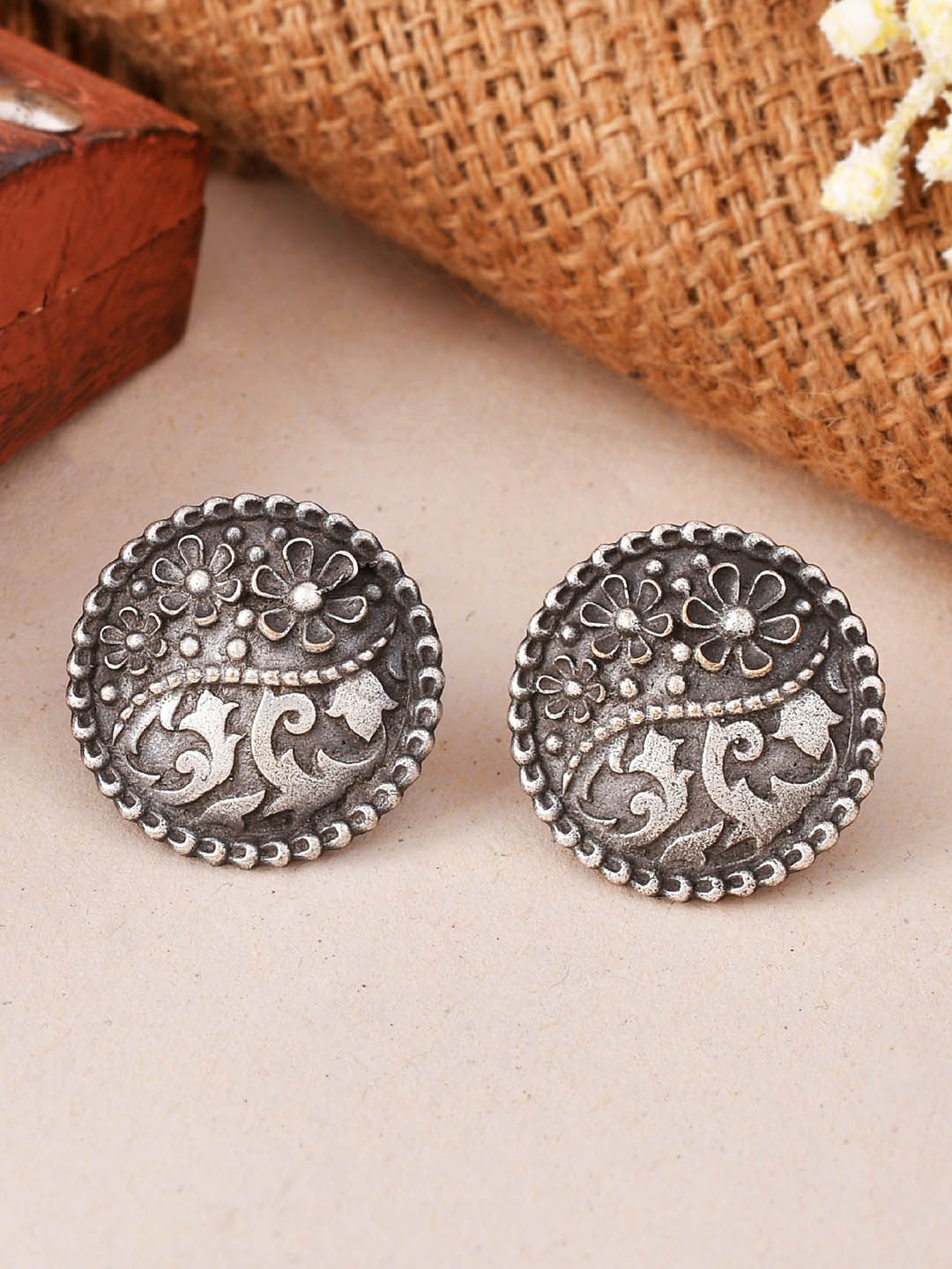 

Ishhaara Circular Studs Earrings, Silver