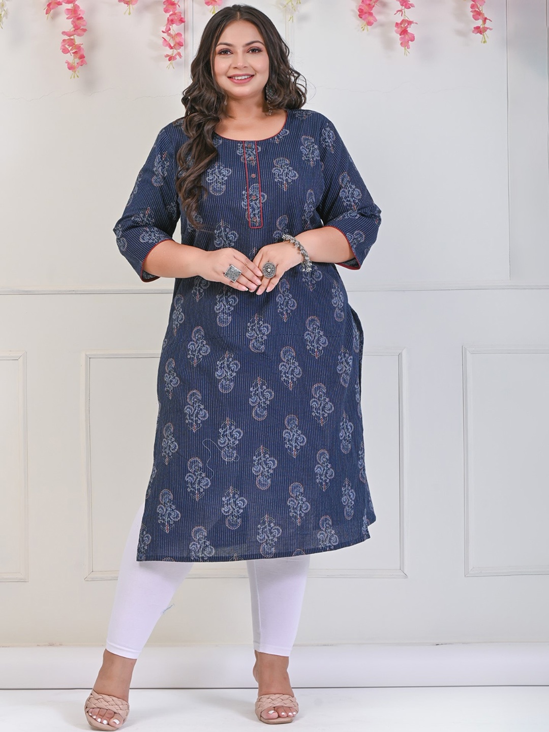 

Swasti Plus Size Floral Printed Cotton Kurta, Navy blue