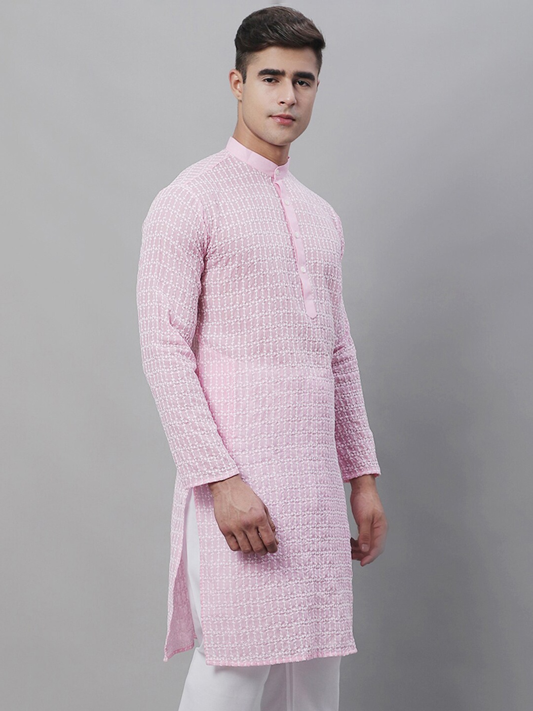 

SOJANYA Men Geometric Embroidered Mandarin Collar Kurta, Pink