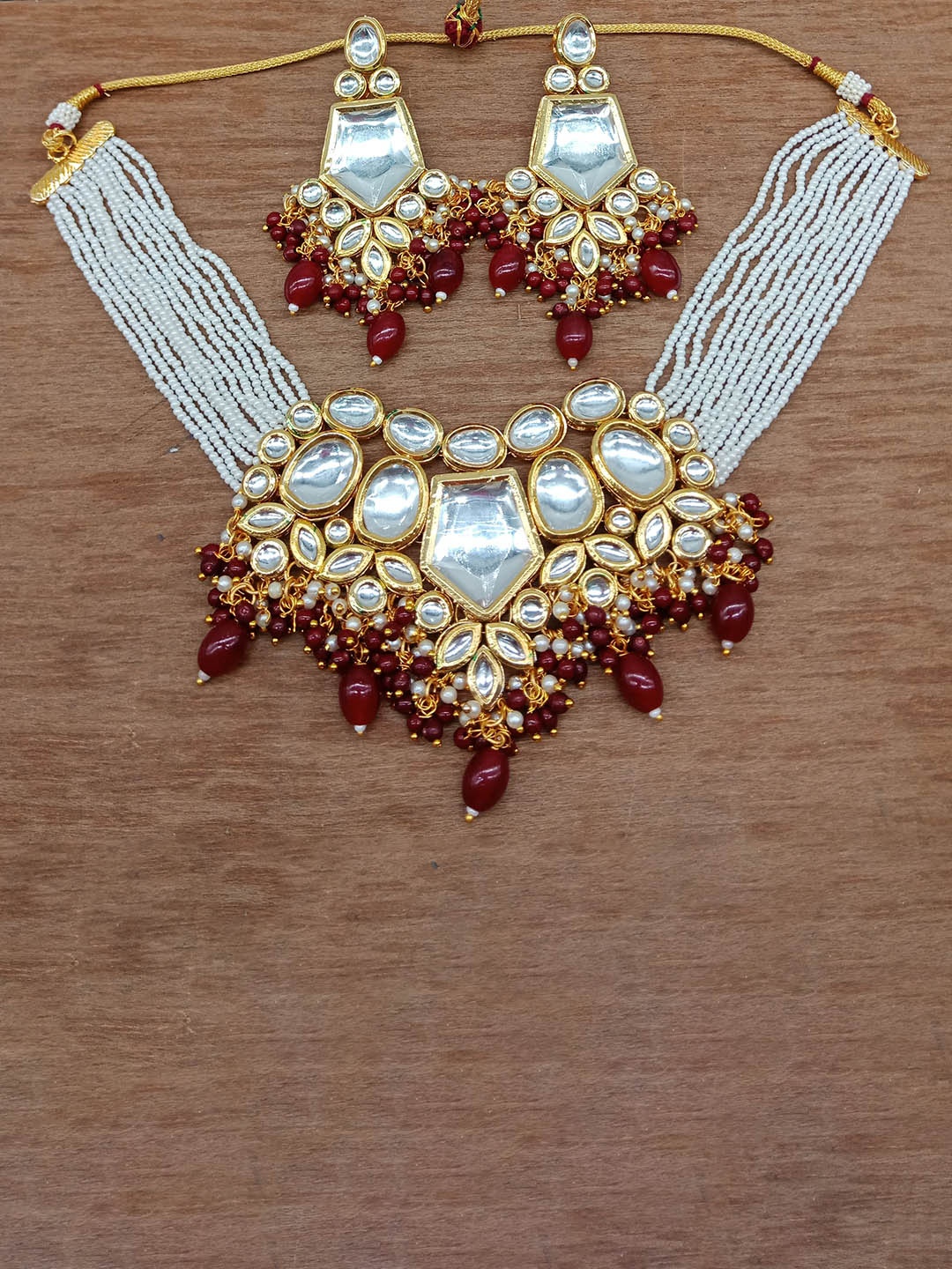 

AASHISH IMITATION Gold-Plated Stone Studded & Beaded Necklace & Earring