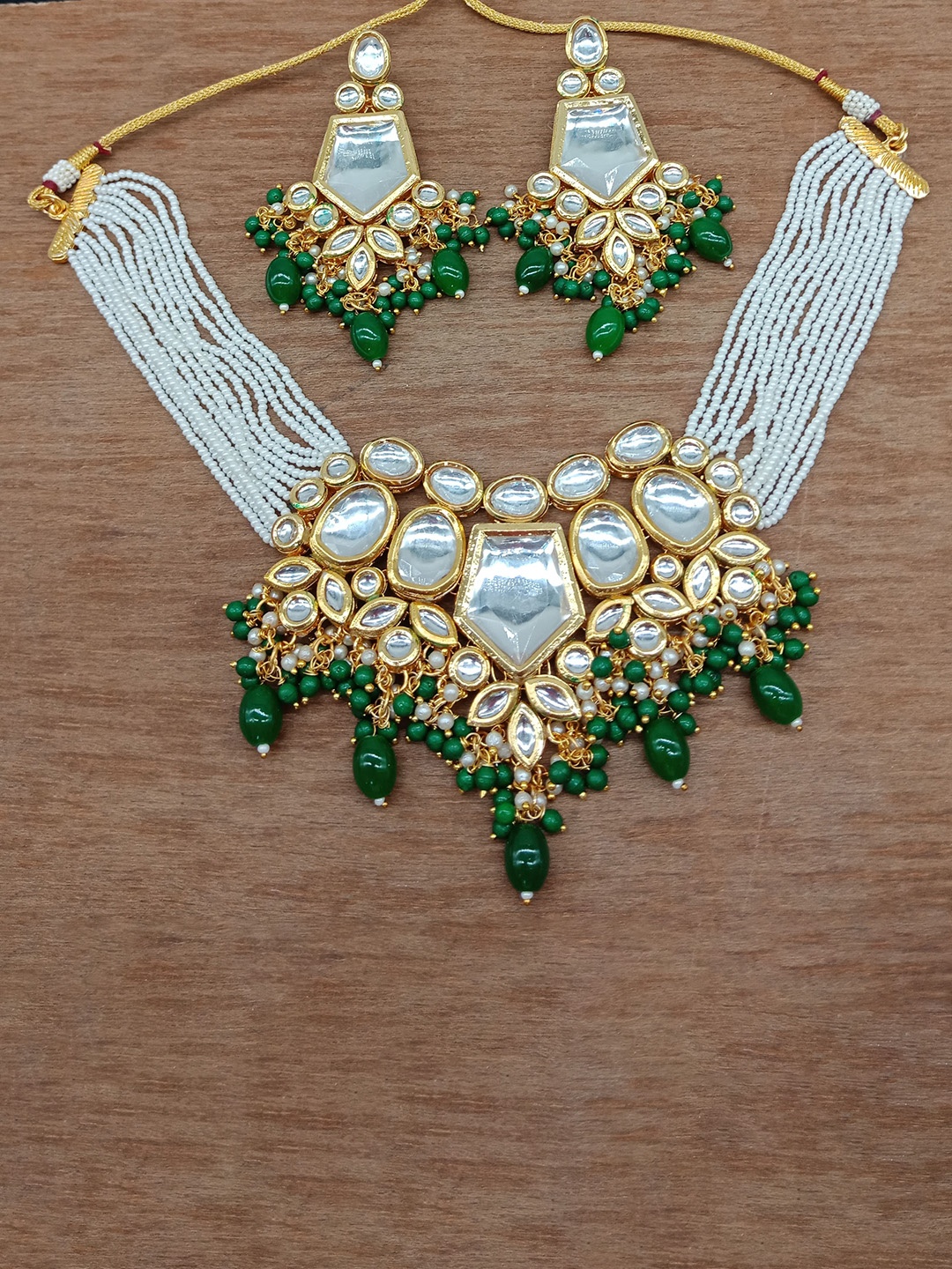

AASHISH IMITATION Gold-Plated Stone Studded & Beaded Jewellery Set