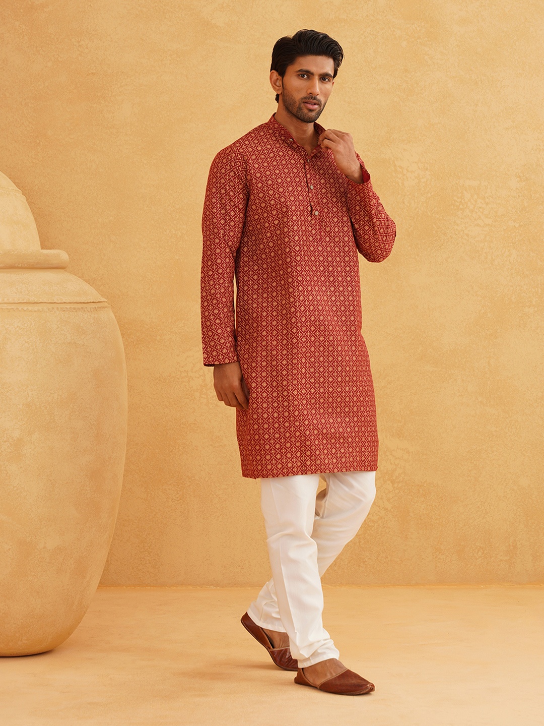 

SOJANYA Floral Printed Cotton Linen Kurta With Churidar, Maroon