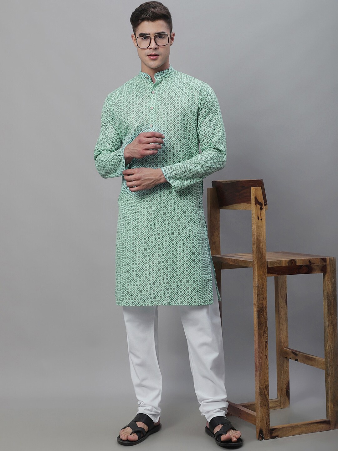 

SOJANYA Men Sea Green Ethnic Motifs Printed Regular Kurta with Churidar