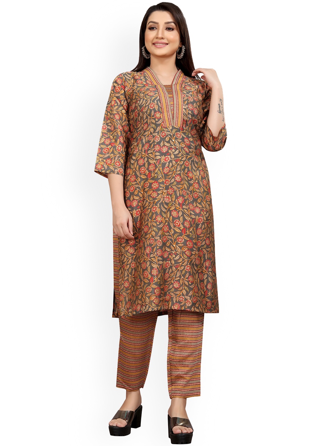 

Rhey Floral Printed Straight Kurta With Trousers, Brown