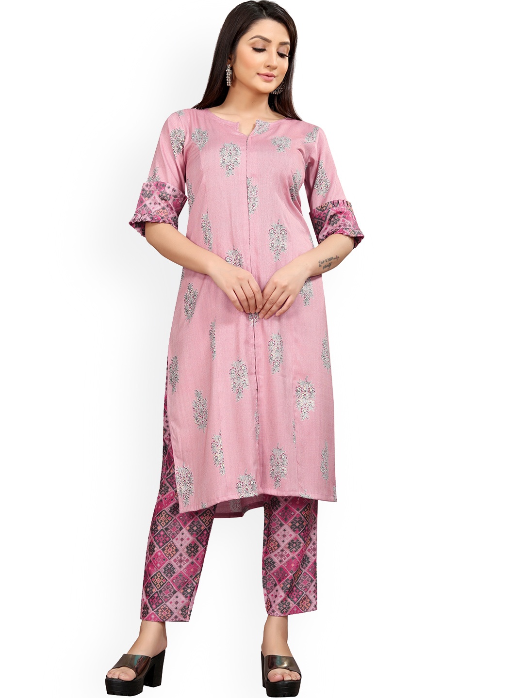 

Rhey Floral Printed Straight Kurta With Trousers, Pink