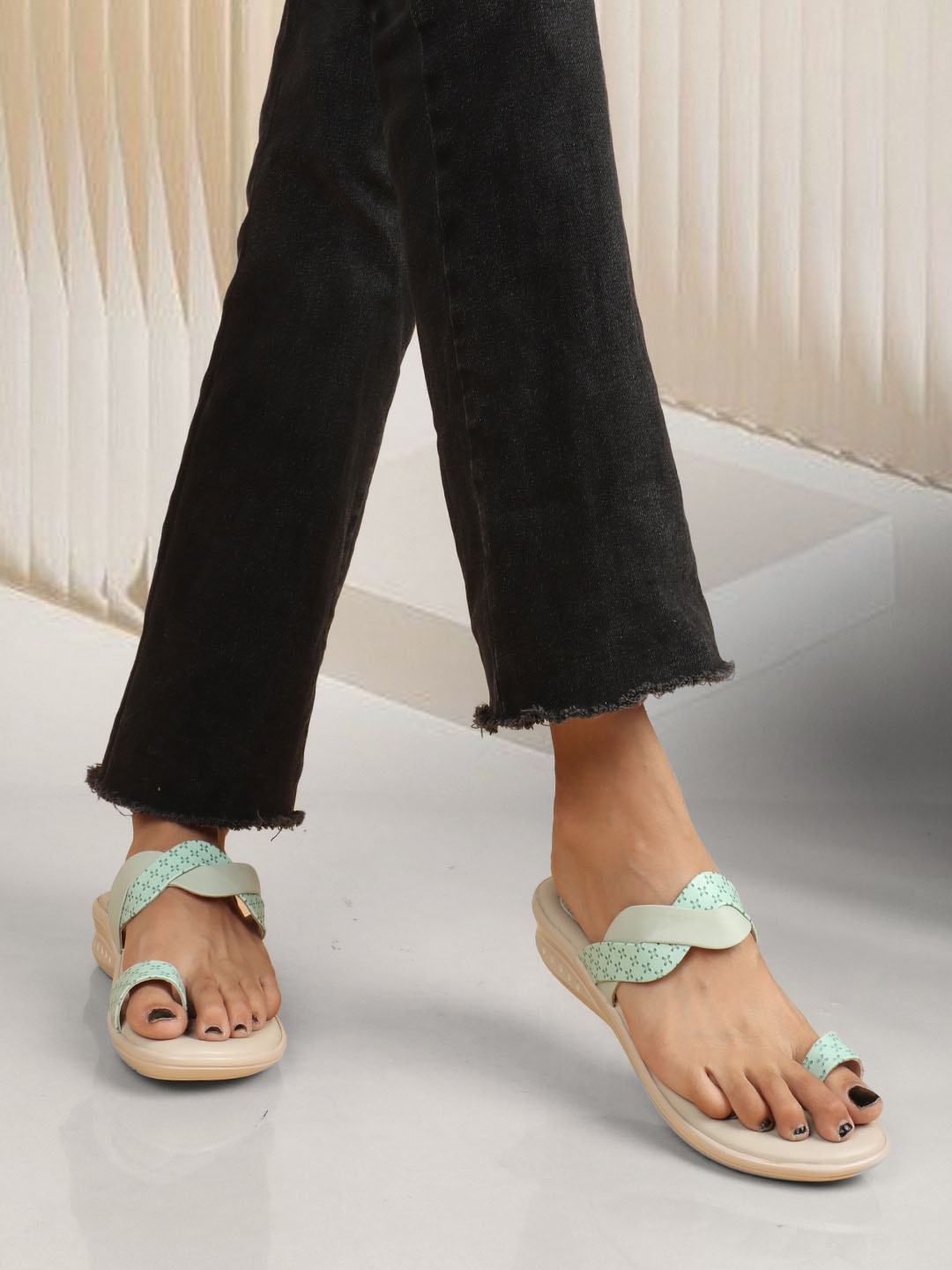 

ICONICS Pista Green Peep Toe Block Sandals