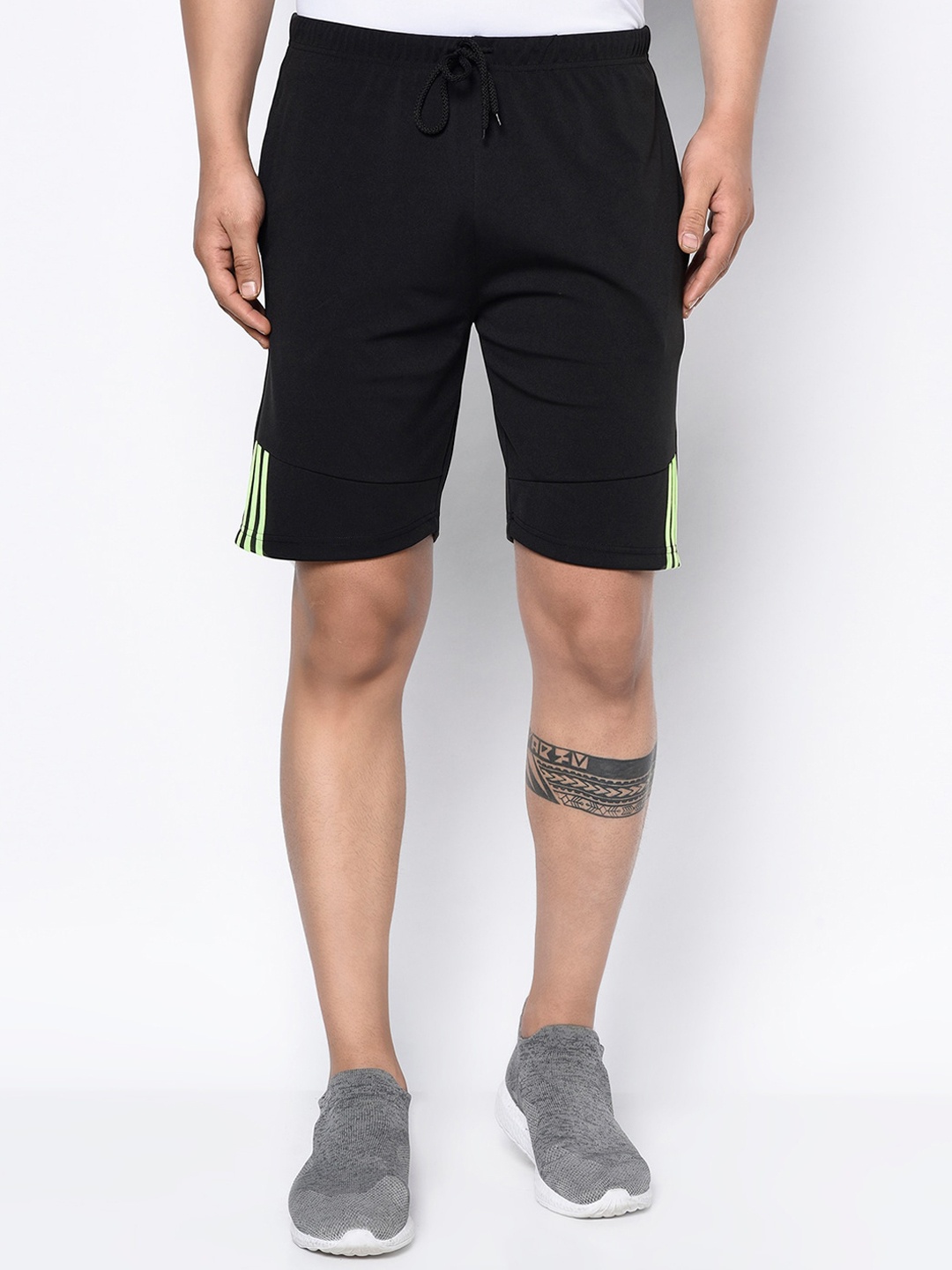 

GLITO Men Mid-Rise Cotton Shorts, Black