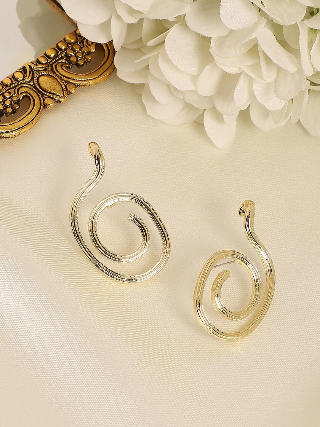 

SOHI Gold-Plated Animal Shaped Drop Earrings