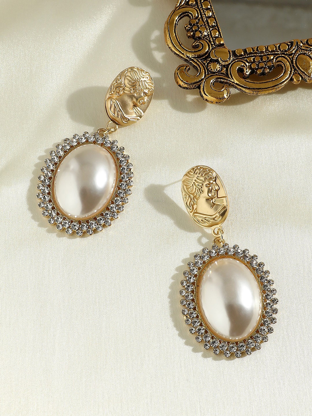 

SOHI Gold-Plated Oval Drop Earrings