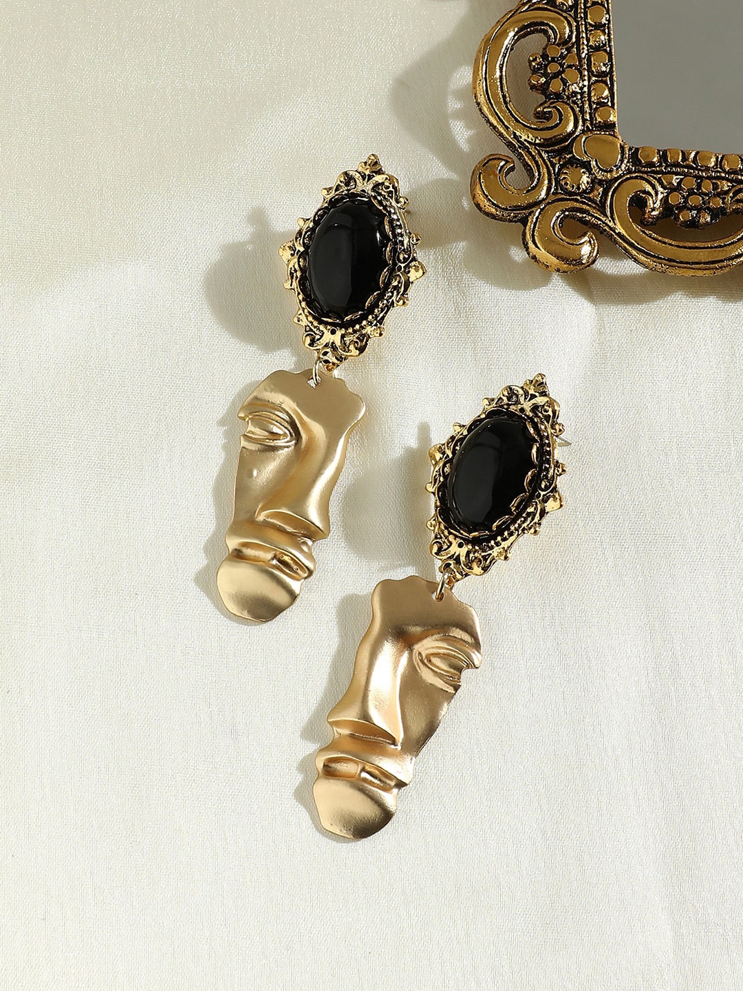 

SOHI Gold-Plated Stone Studded Drop Earrings