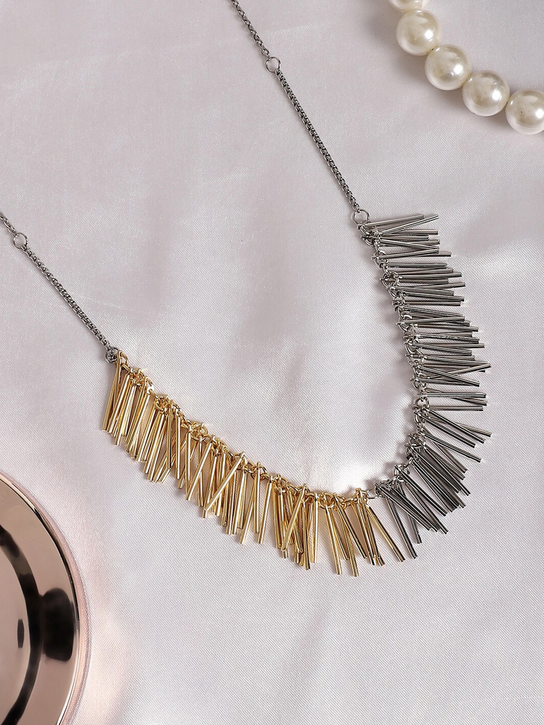

SOHI Silver-Plated & Gold-Plated Minimal Necklace