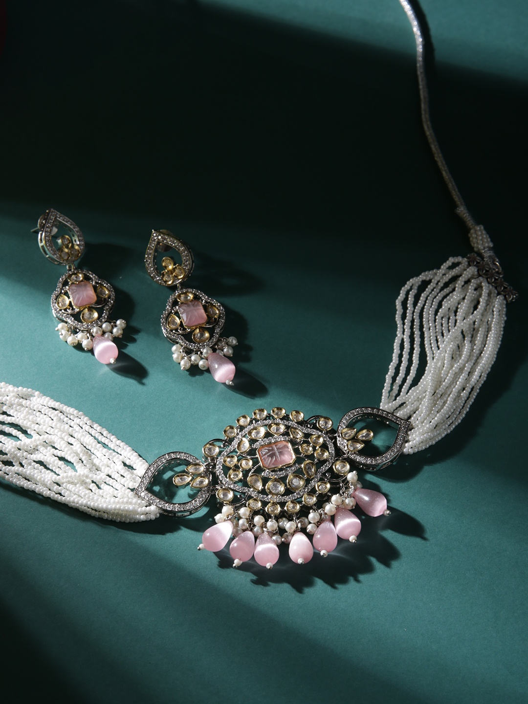 

justpeachy Gold-Plated Stone Studded & Beaded Jewellery Set