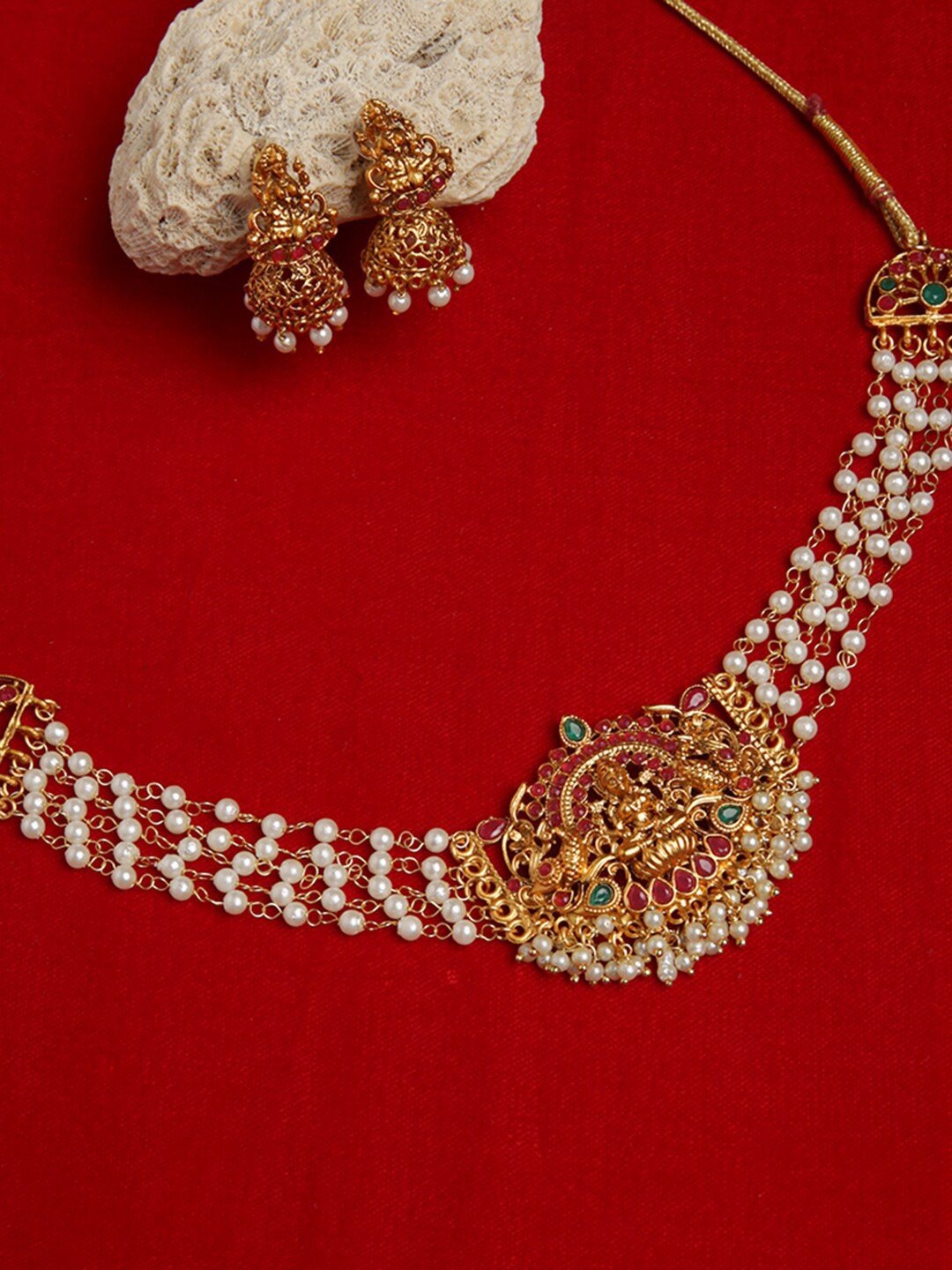 

justpeachy Gold-Plated Stone Studded & Beaded Jewellery Set
