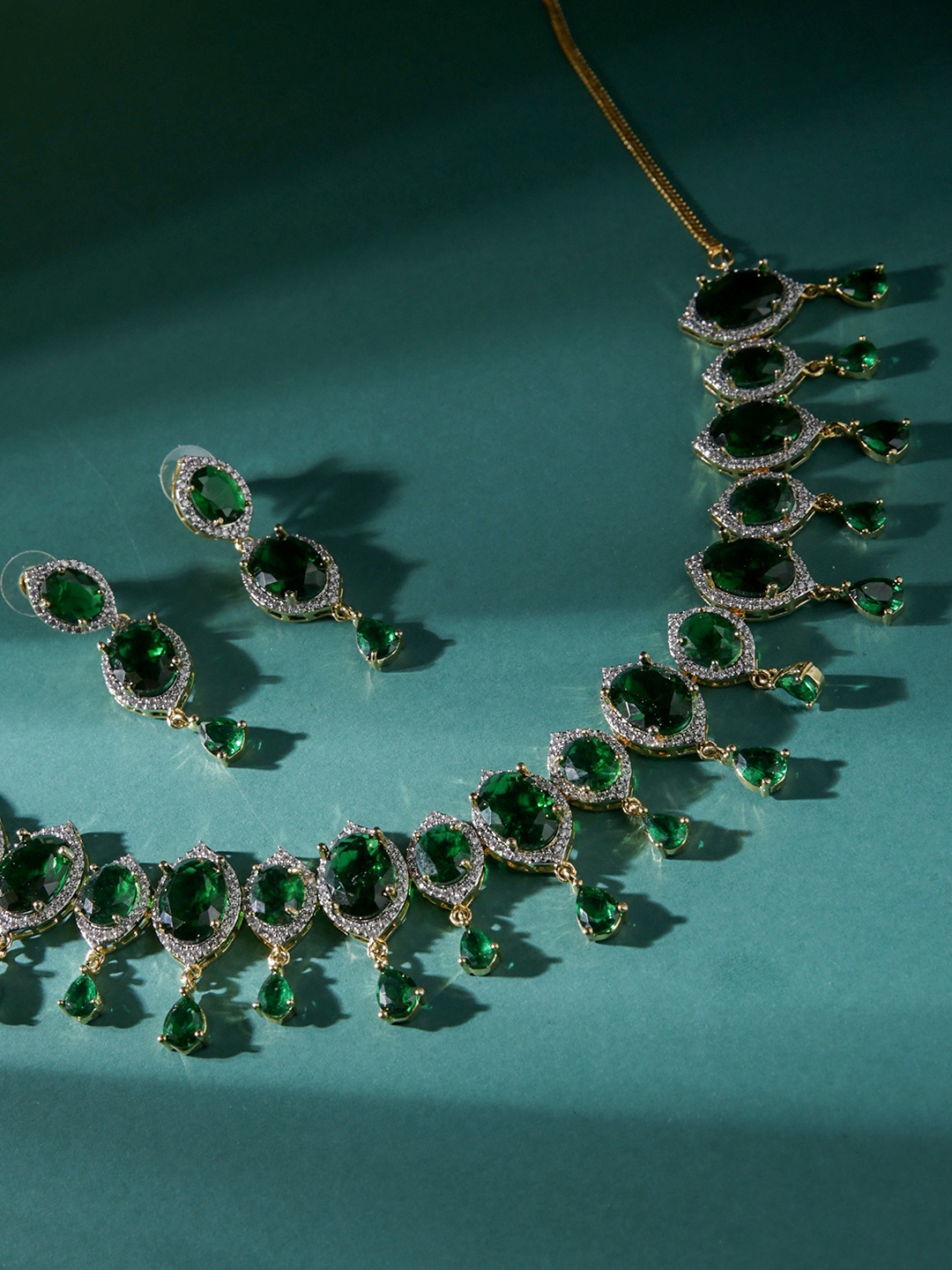

justpeachy Gold-Plated Stone-Studded & Beaded Jewellery Set
