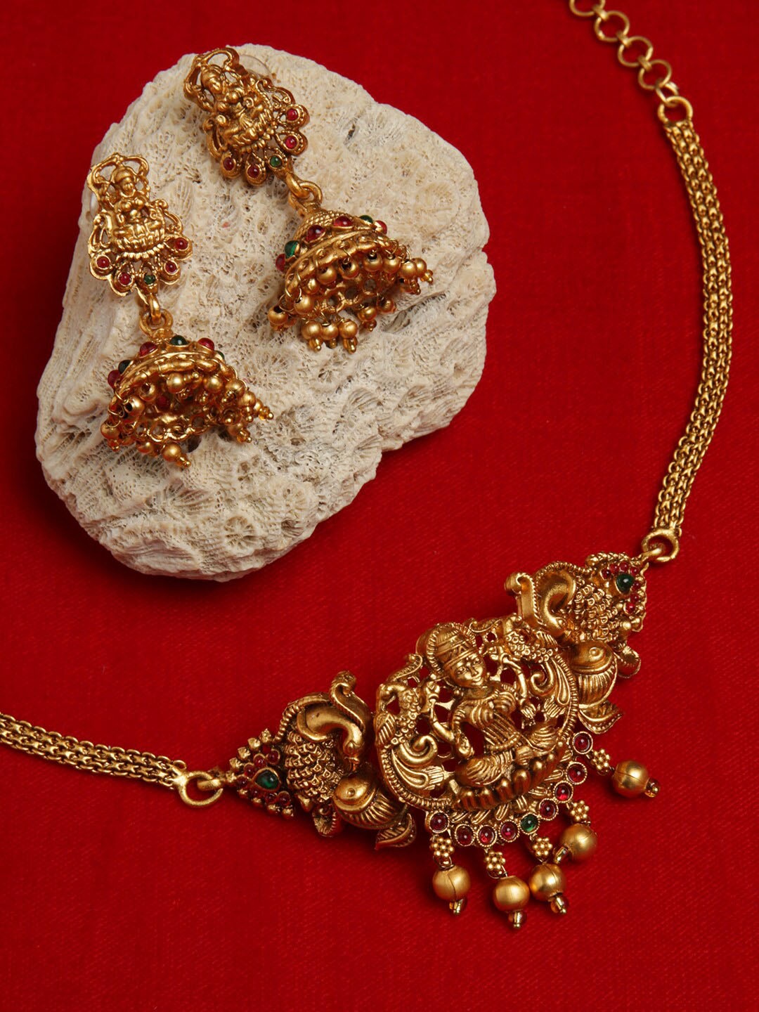 

Justpeachy Gold-Plated Artificial Stone & Beads Studded Jewellery Set