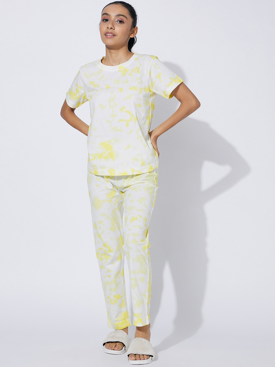 

luyk Girls Dyed Round Neck T-Shirt & Trouser, White