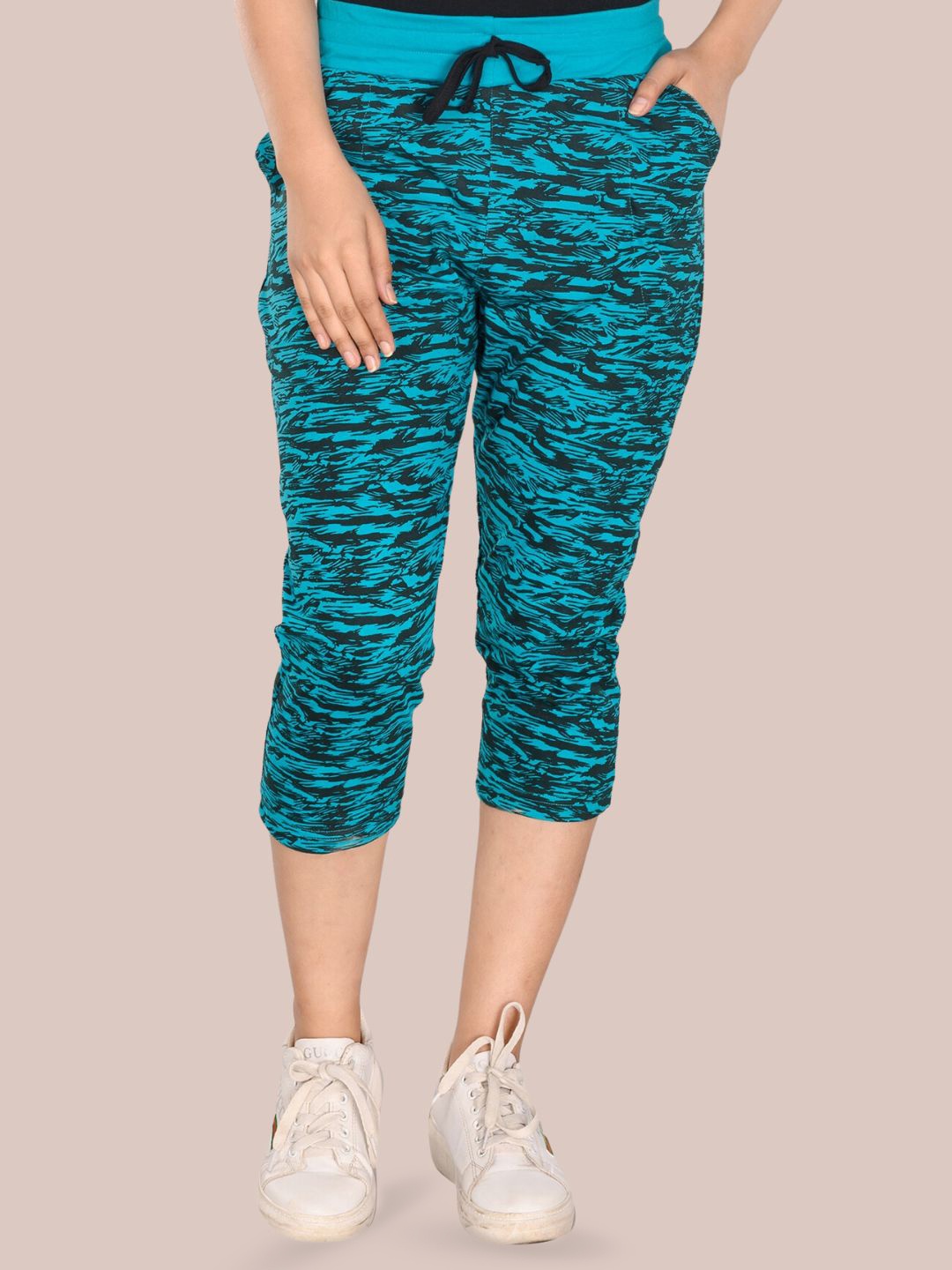 

StyleAOne Women Printed Cotton Mid-Rise Capris, Green