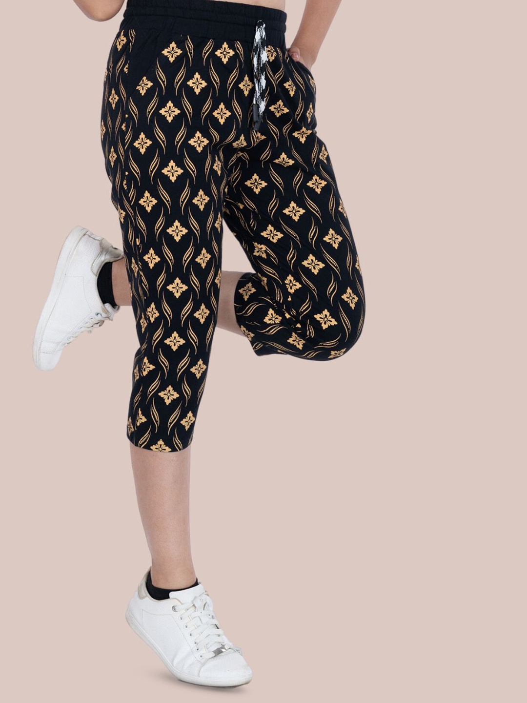 

StyleAOne Women Printed Cotton Capris, Black