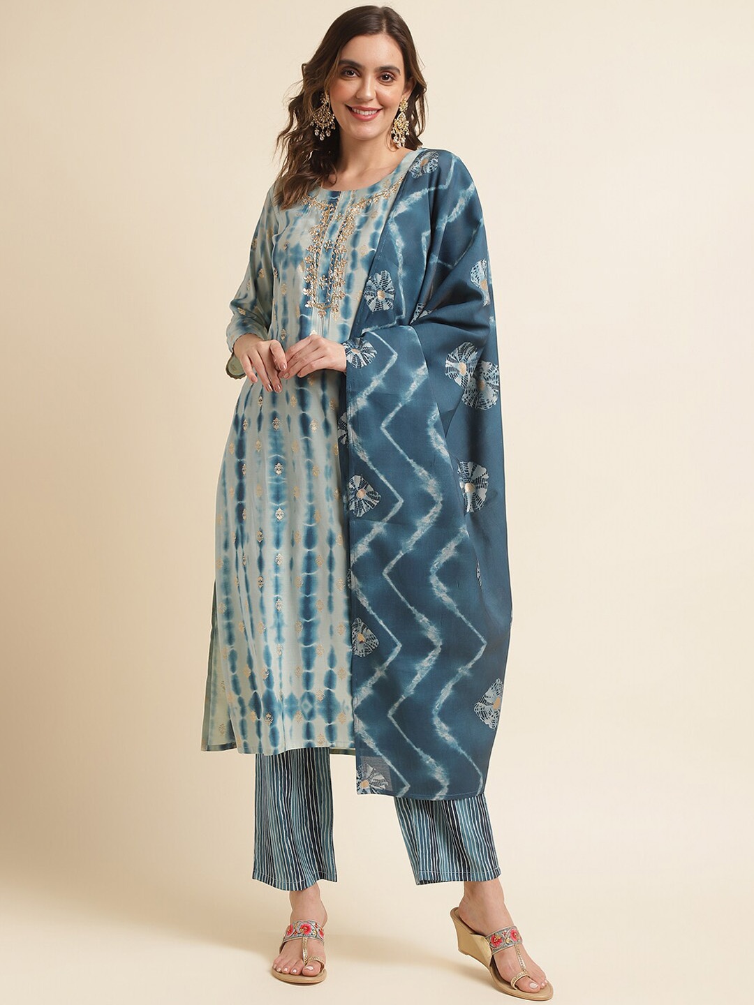 

Ishin Blue Dyed Regular Gotta Patti Kurta with Trousers & Dupatta