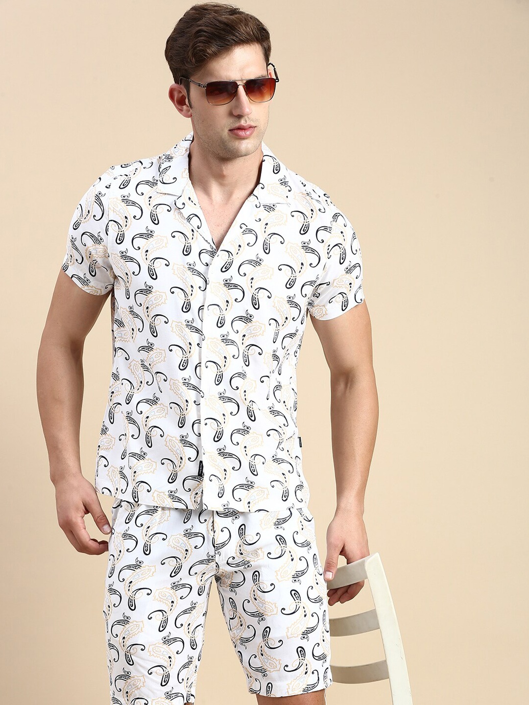 

SHOWOFF Paisley Printed Shirt With Shorts, Off white